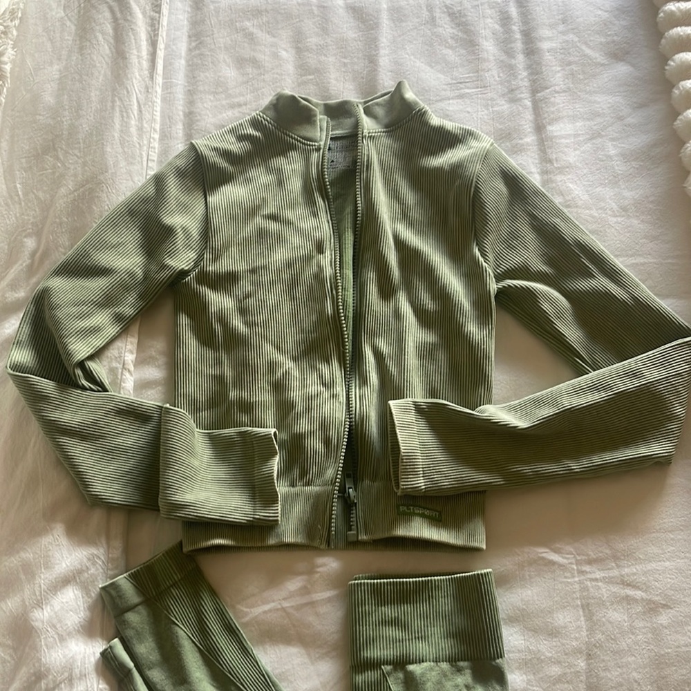Brand new (pretty little thing) workout set sage green